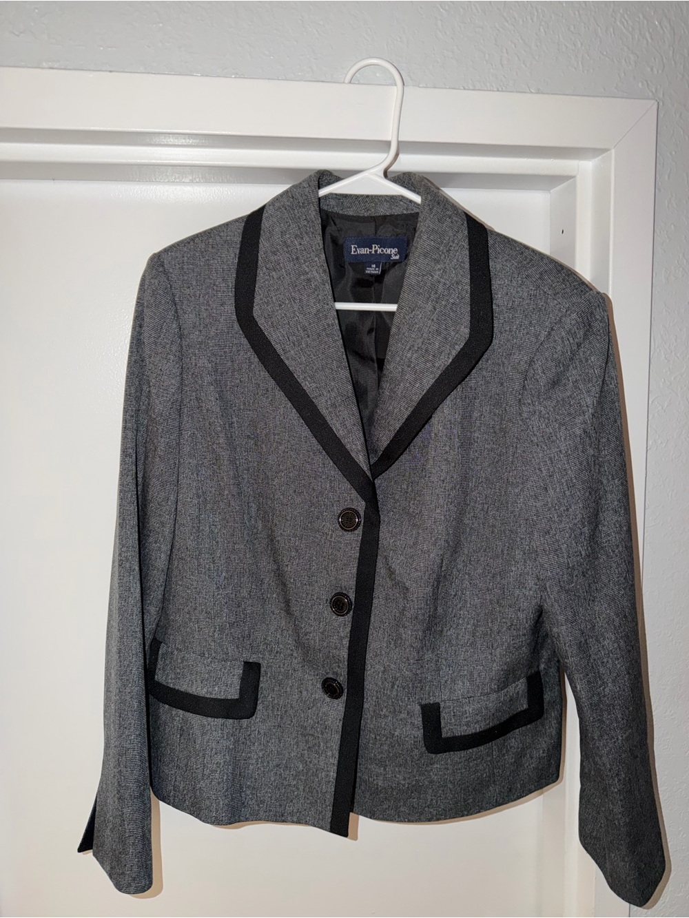 Evan Picone Gray Blazer with Black Trim